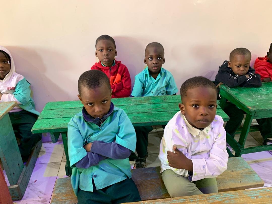 Aider les enfants timides à se faire des amis à l’école